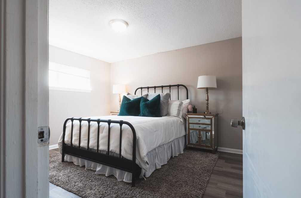 Bridgeport Manor - Photo 6 of 24