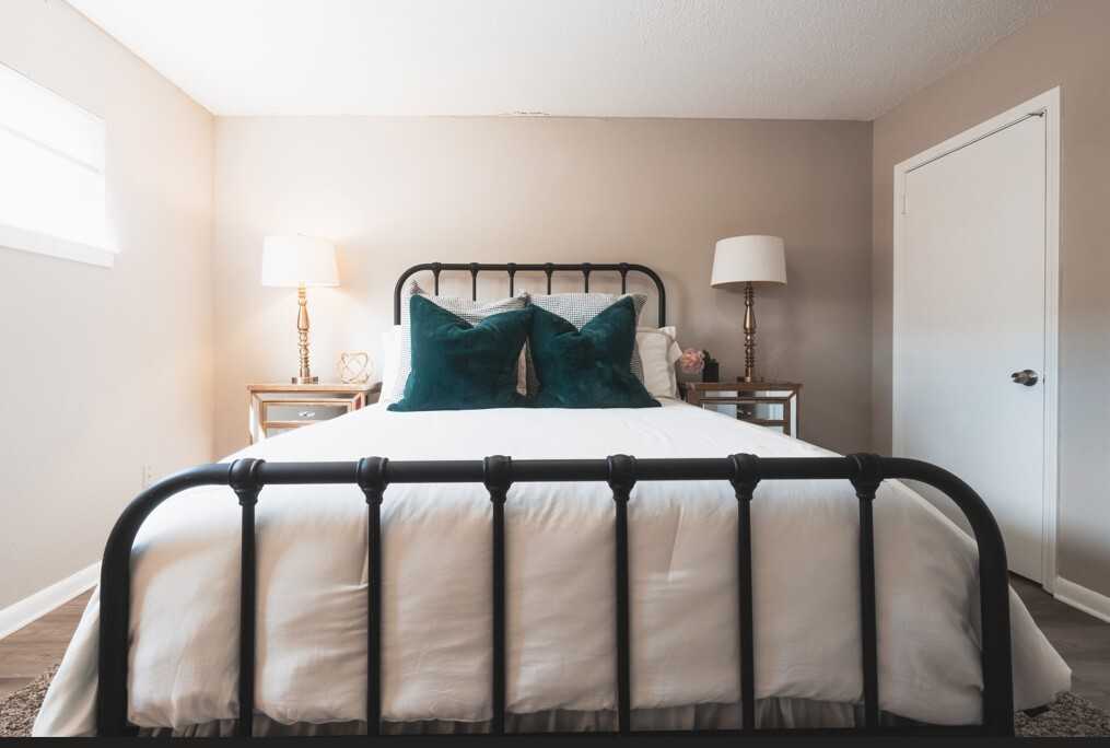 Bridgeport Manor - Photo 7 of 24