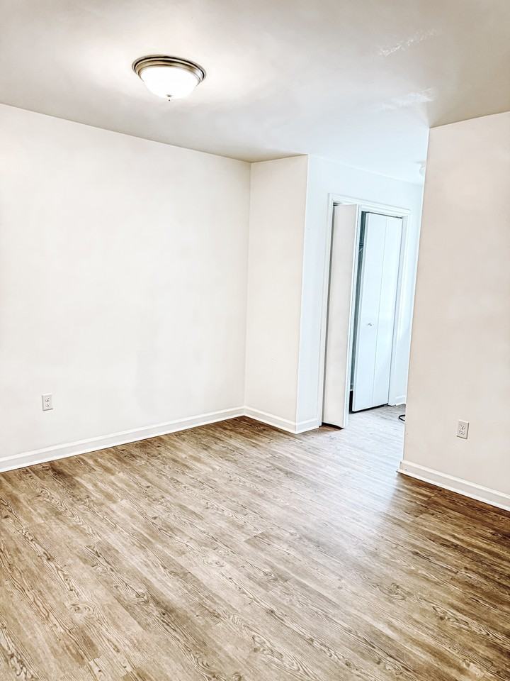 501 Darby Lane - Photo 5 of 50