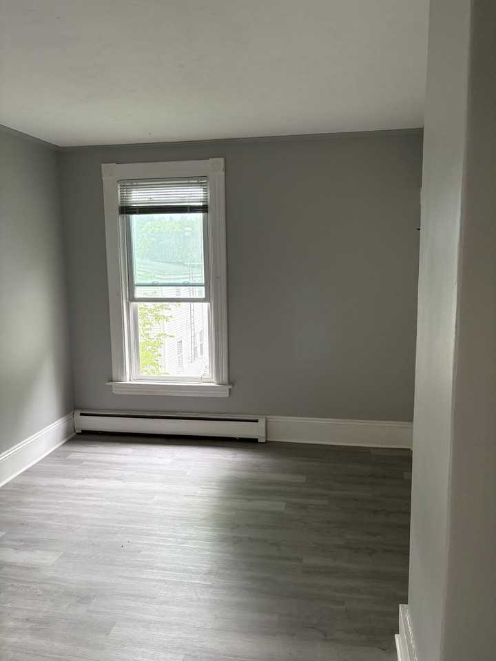 879-881 Main st - Photo 4 of 24