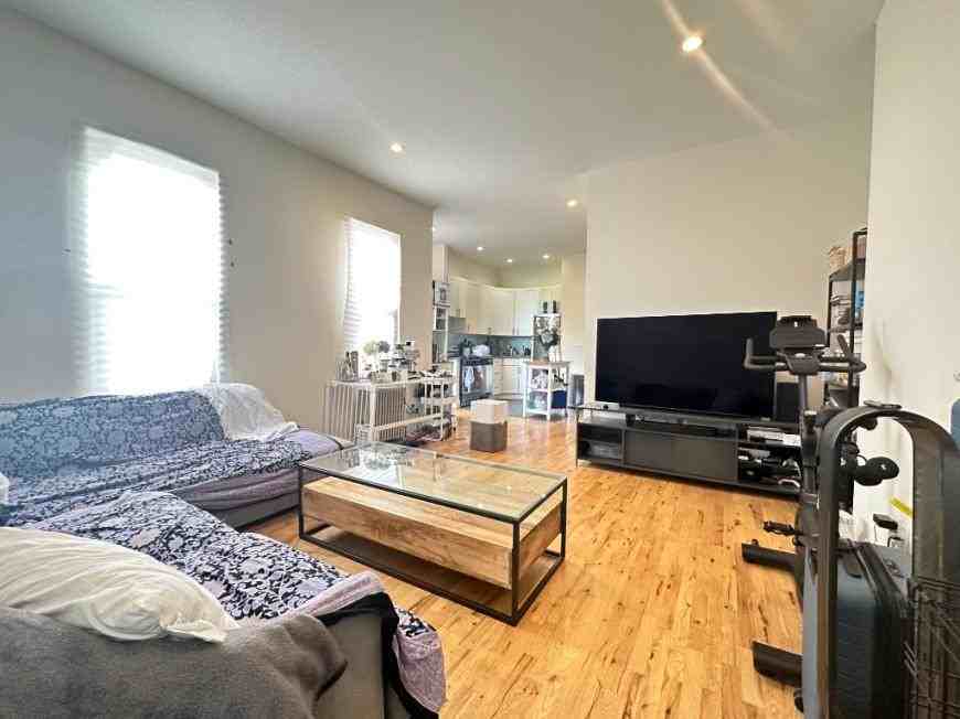 68 Hausman Street - Photo 7 of 8