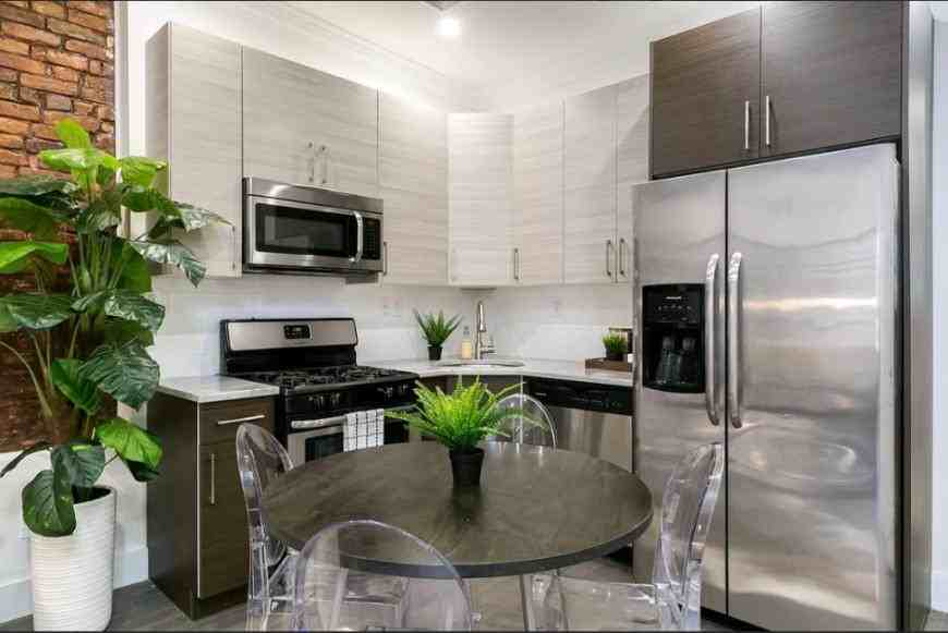 578 Quincy Street - Photo 2 of 4