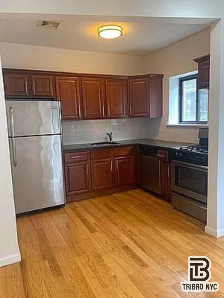 1296 Myrtle Avenue - Photo 5 of 10