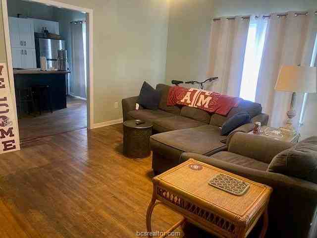 701 W 28th St - Photo 4 of 17