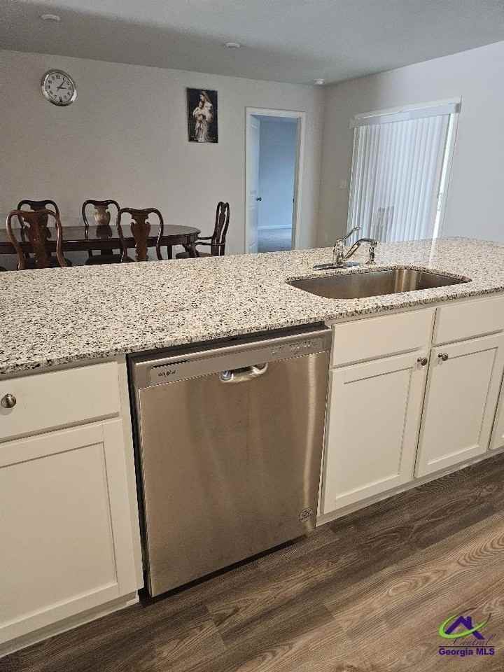 328 Shady Ln - Photo 4 of 14