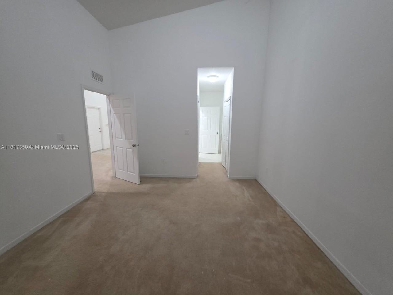 3251 Northeast 11th Drive #3251 - Photo 3 of 10