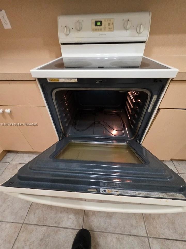 3251 Northeast 11th Drive #3251 - Photo 7 of 10