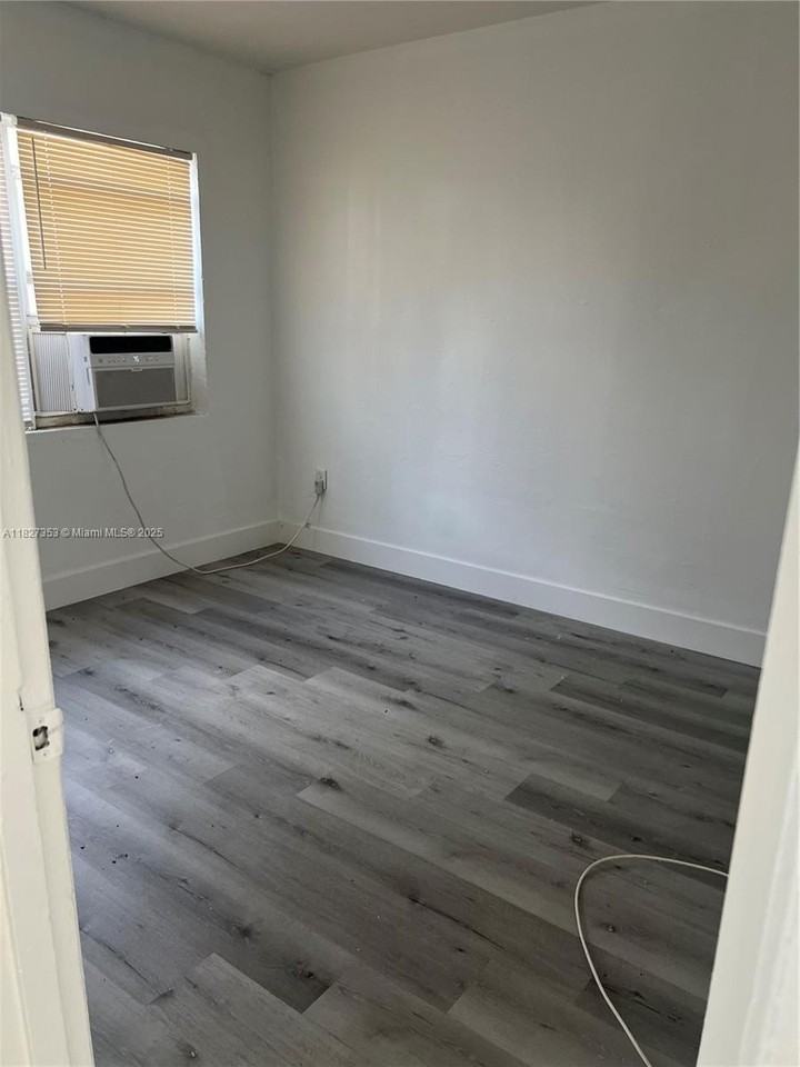 3669 Thomas Ave #9 - Photo 6 of 8