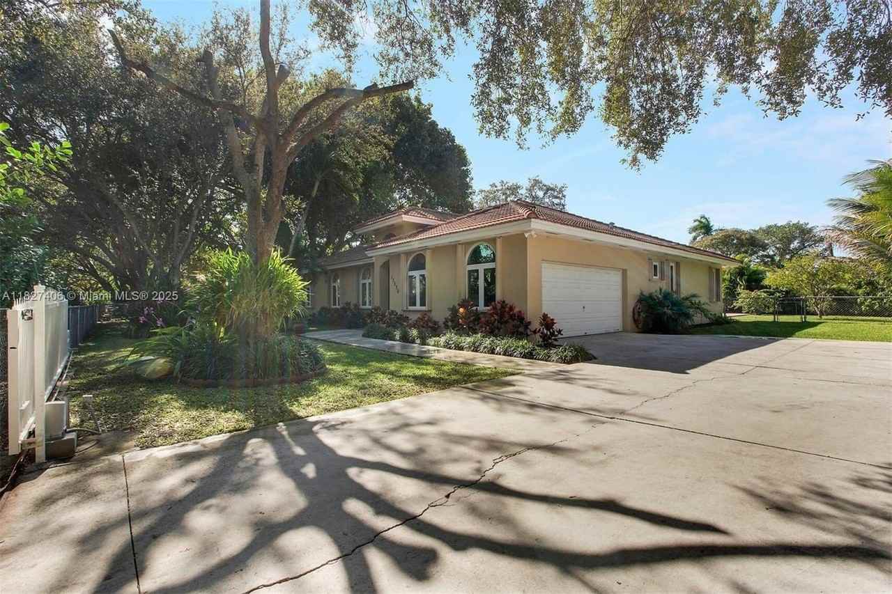 13550 Sw 82nd Ave - Photo 2 of 25