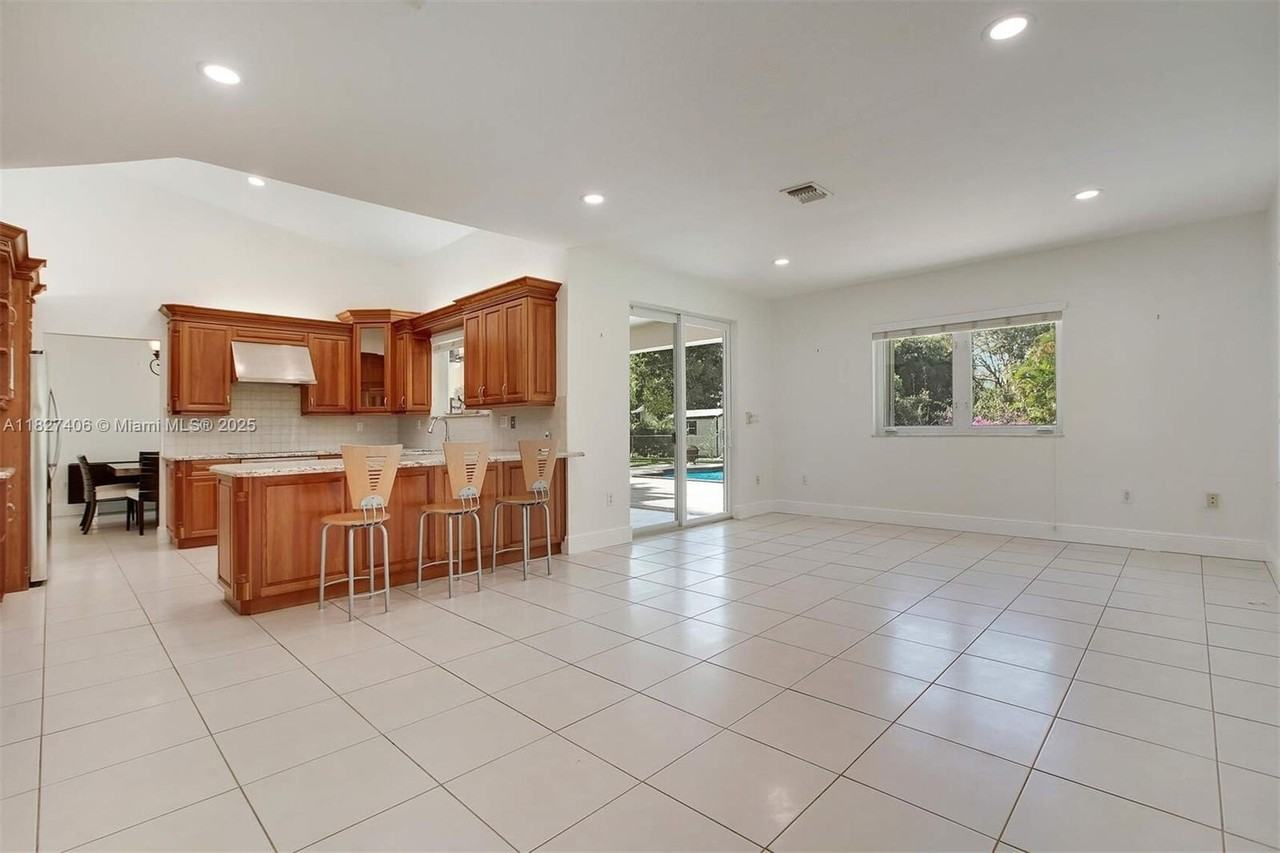 13550 Sw 82nd Ave - Photo 7 of 25