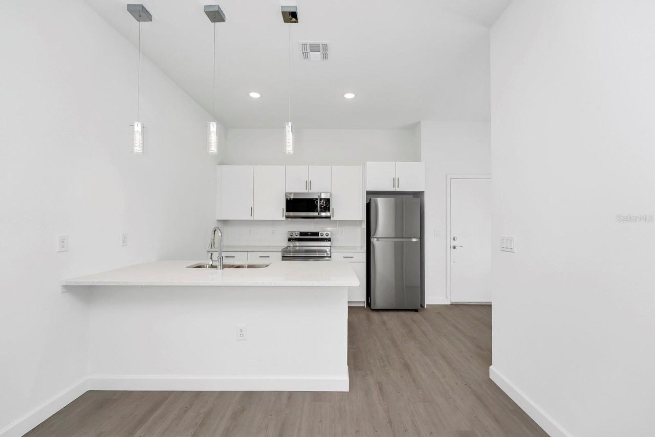 380 380 FAMAGUSTA DRIVE - Photo 3 of 32