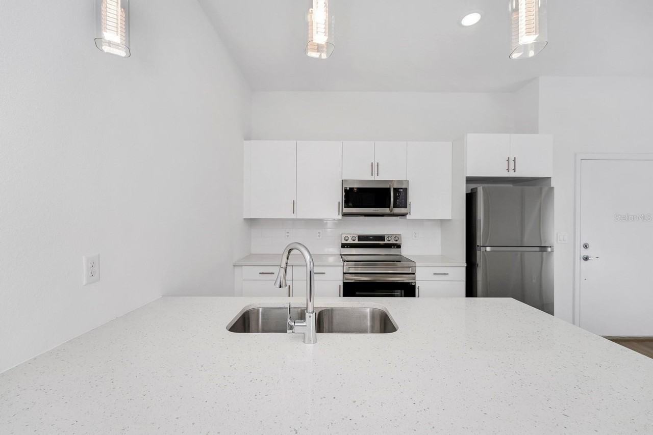 380 380 FAMAGUSTA DRIVE - Photo 4 of 32