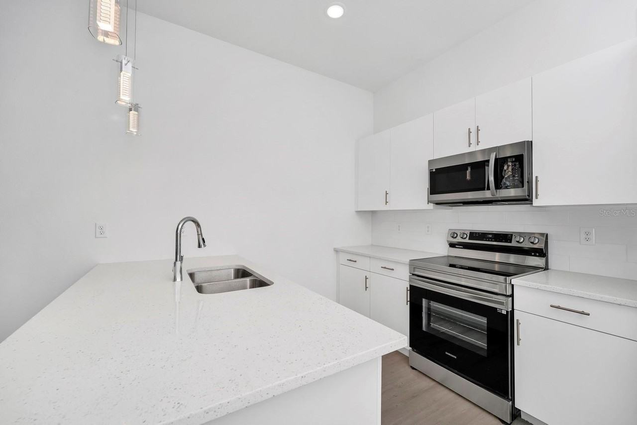 380 380 FAMAGUSTA DRIVE - Photo 5 of 32