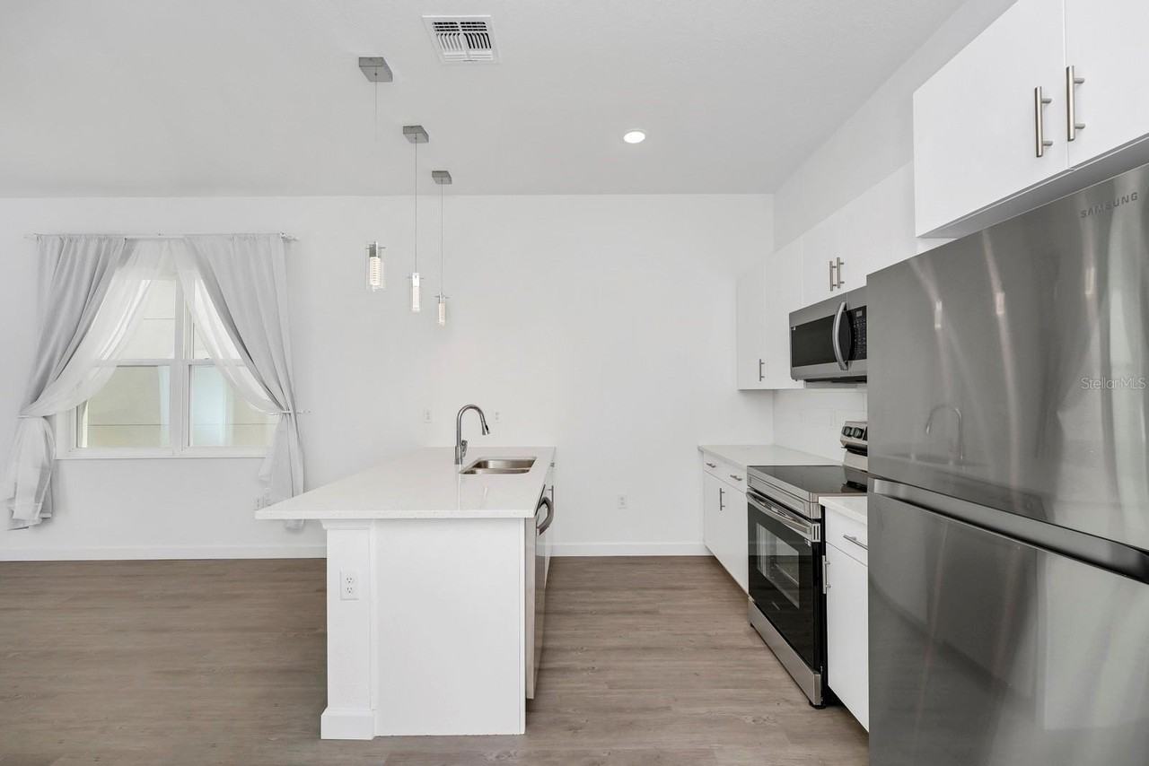 380 380 FAMAGUSTA DRIVE - Photo 6 of 32