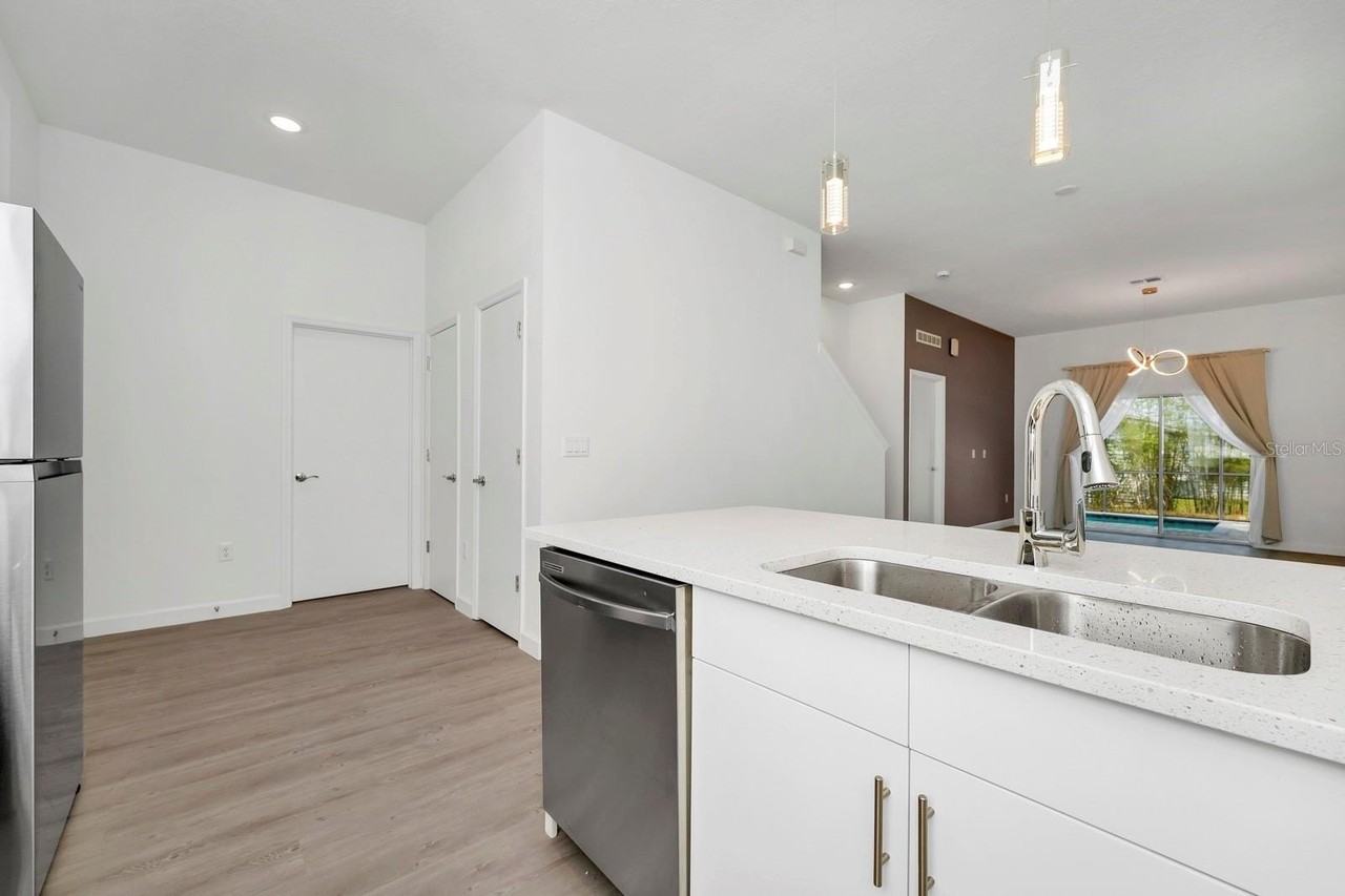 380 380 FAMAGUSTA DRIVE - Photo 7 of 32