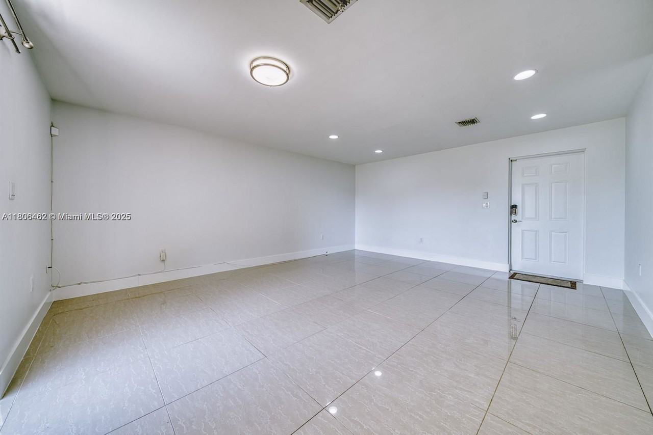 11491 Sw 190th Terrace Rd - Photo 2 of 8