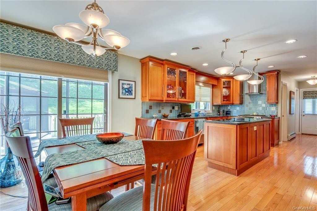 81 Jefferson St - Photo 3 of 28