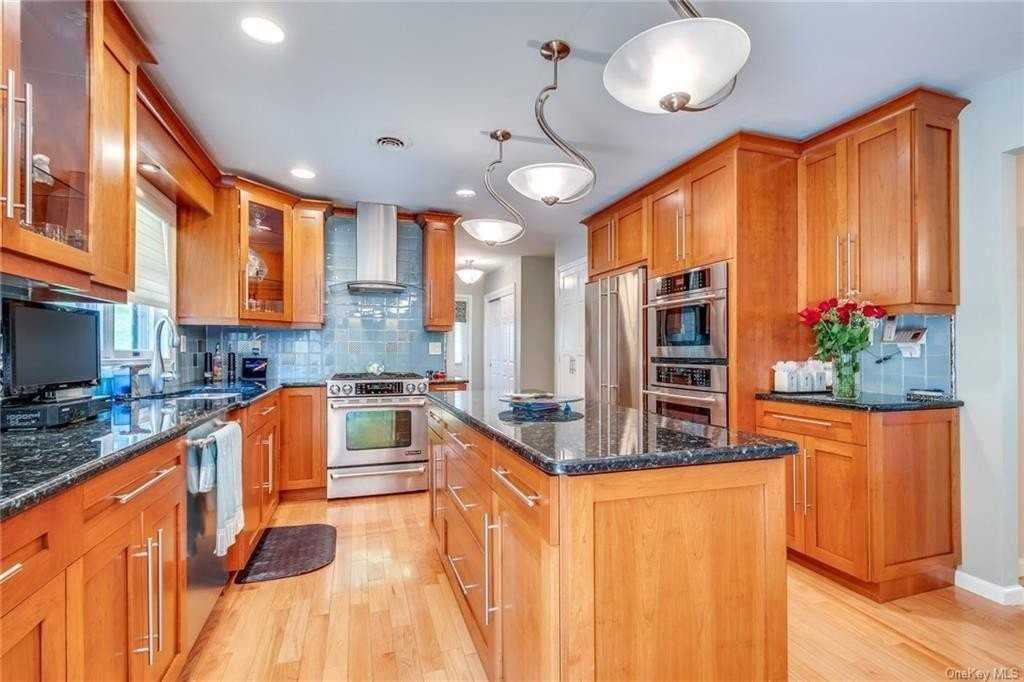 81 Jefferson St - Photo 4 of 28