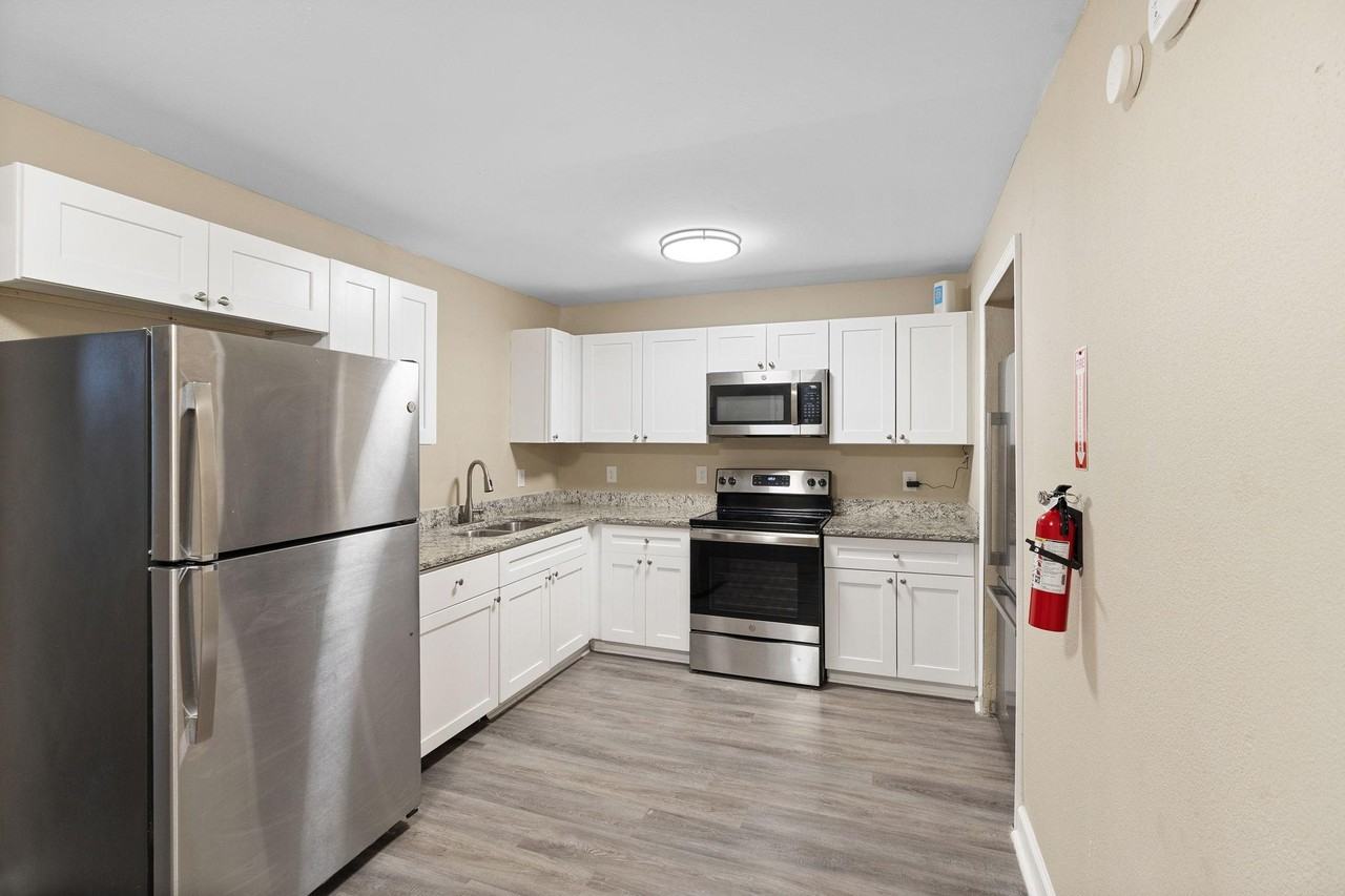 Botany Ct - Photo 2 of 13