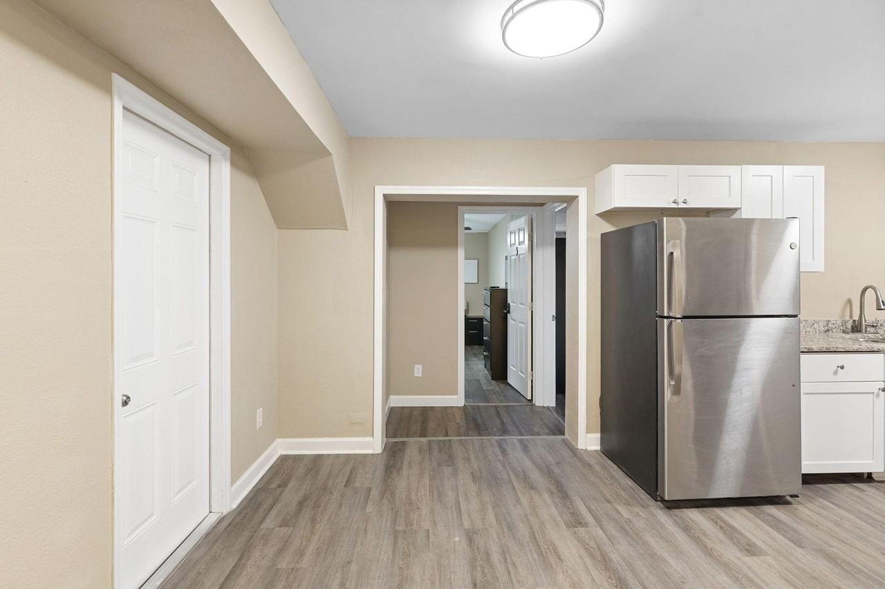 Botany Ct - Photo 3 of 13