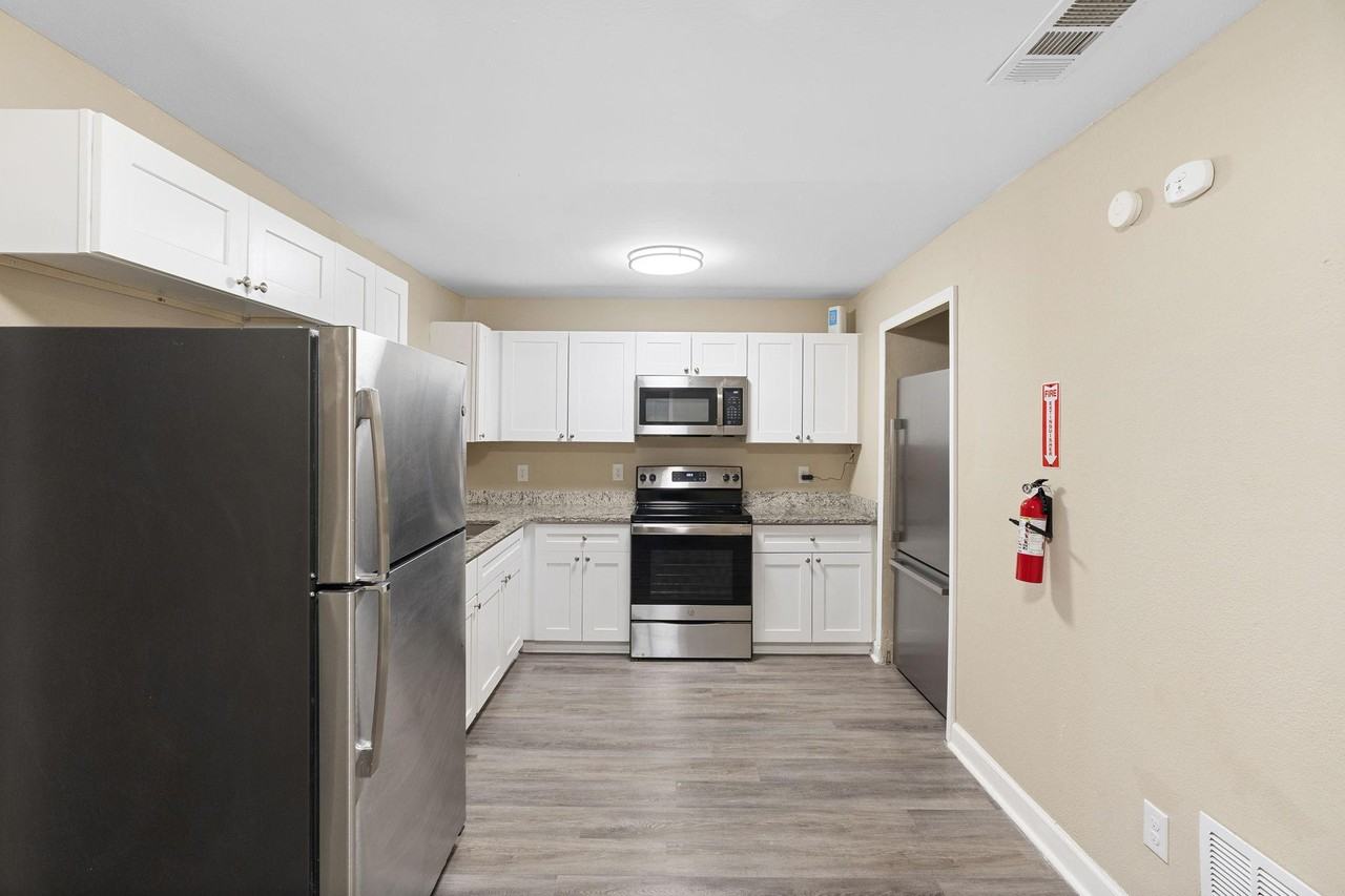 Botany Ct - Photo 4 of 13