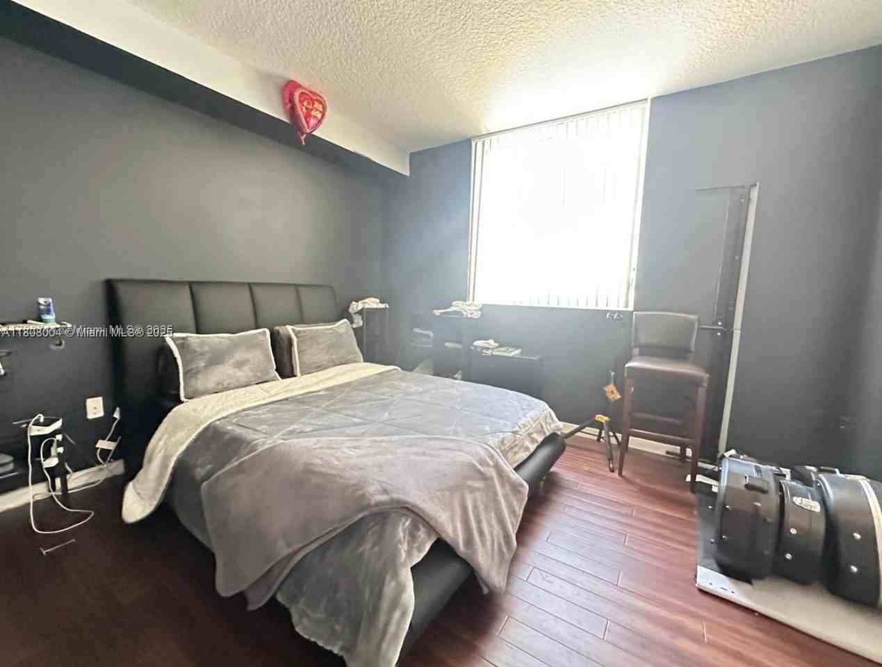 601 Ne 23rd St #901 - Photo 3 of 8