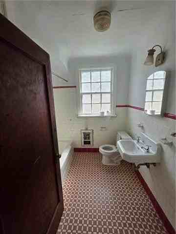 2520 Leonidas St - Photo 6 of 8