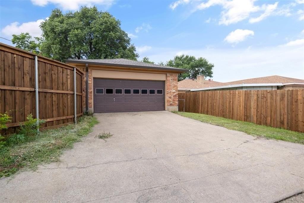 5705 Twineing St - Photo 4 of 30