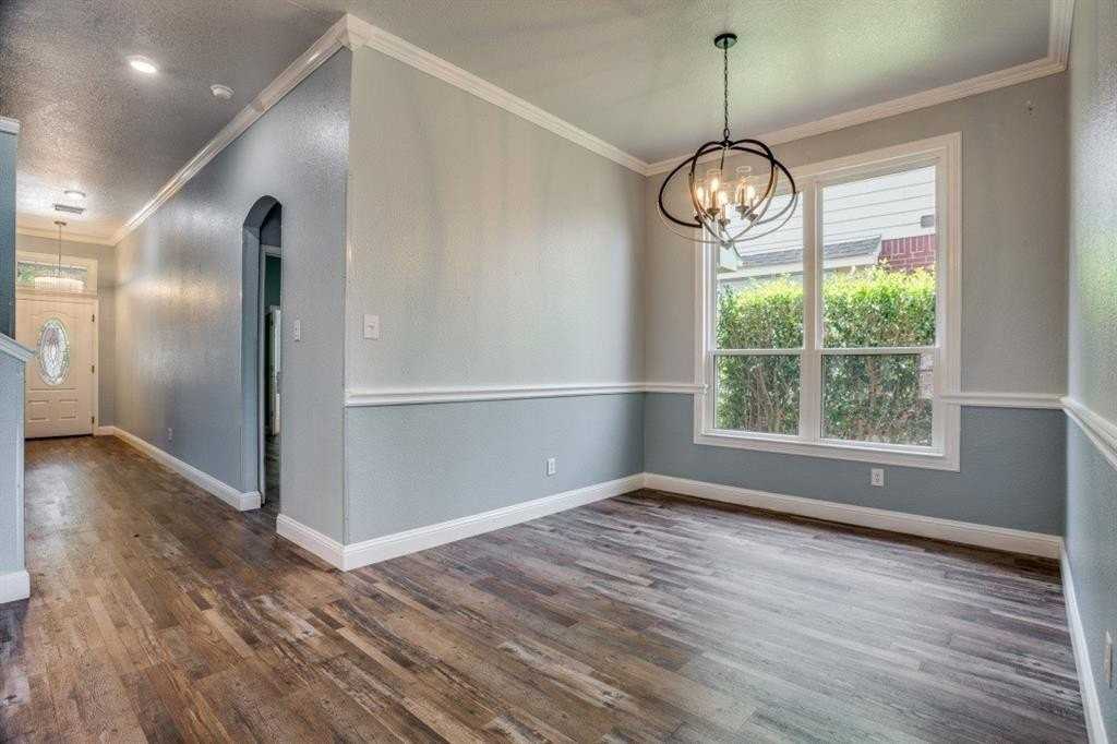 1609 Broadmoor Dr - Photo 2 of 12