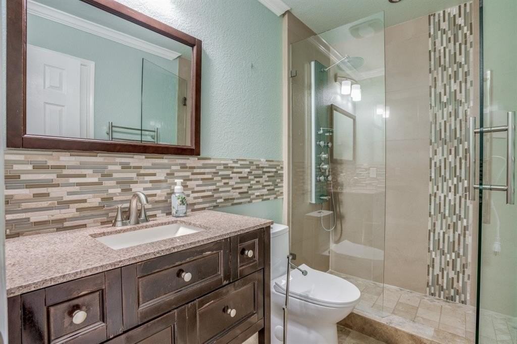 1609 Broadmoor Dr - Photo 3 of 12