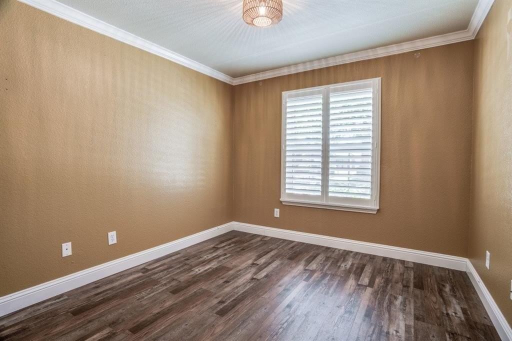 1609 Broadmoor Dr - Photo 4 of 12