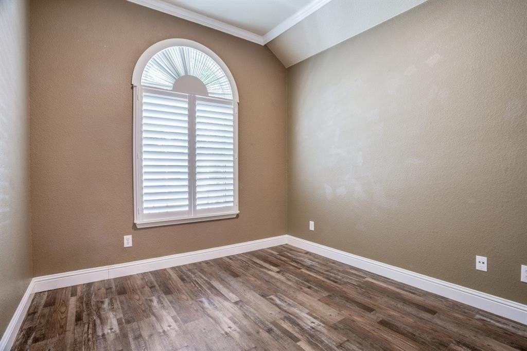 1609 Broadmoor Dr - Photo 5 of 12