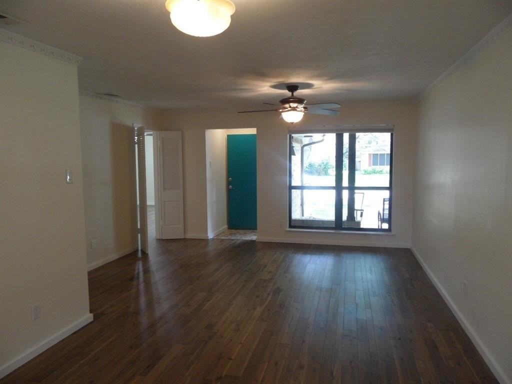 7035 Kingsbury Dr - Photo 2 of 12