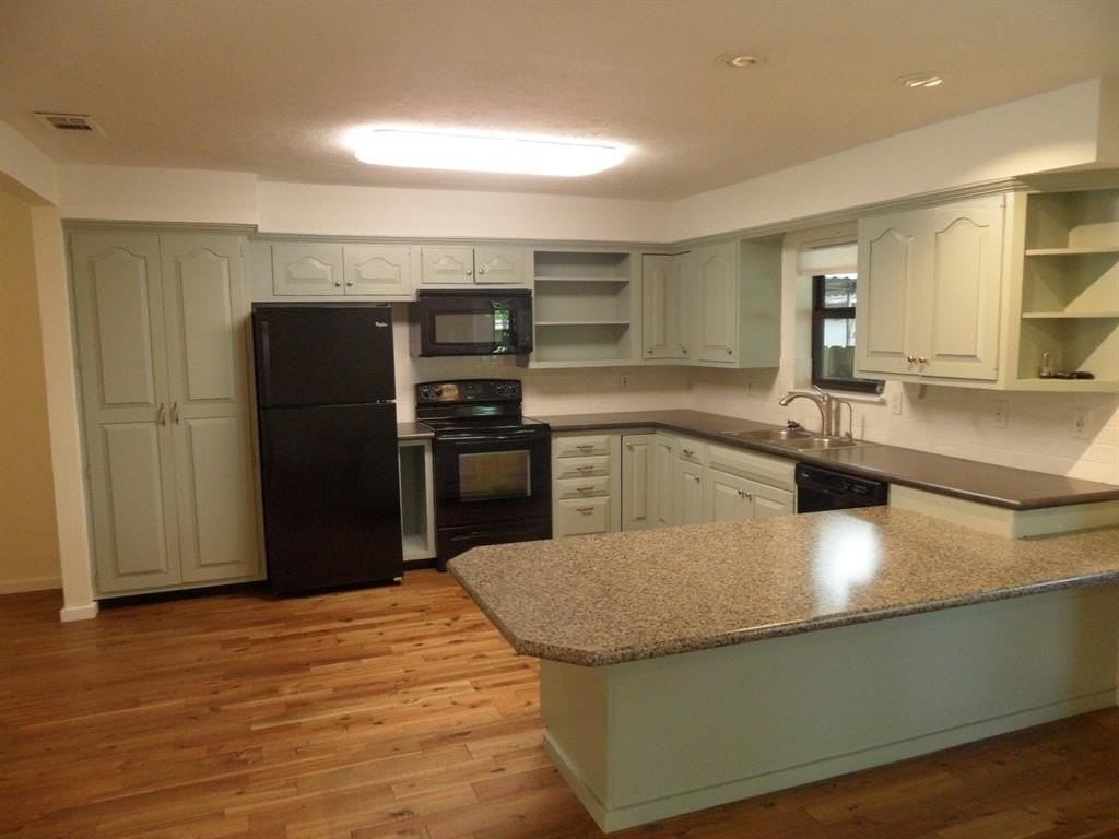 7035 Kingsbury Dr - Photo 5 of 12