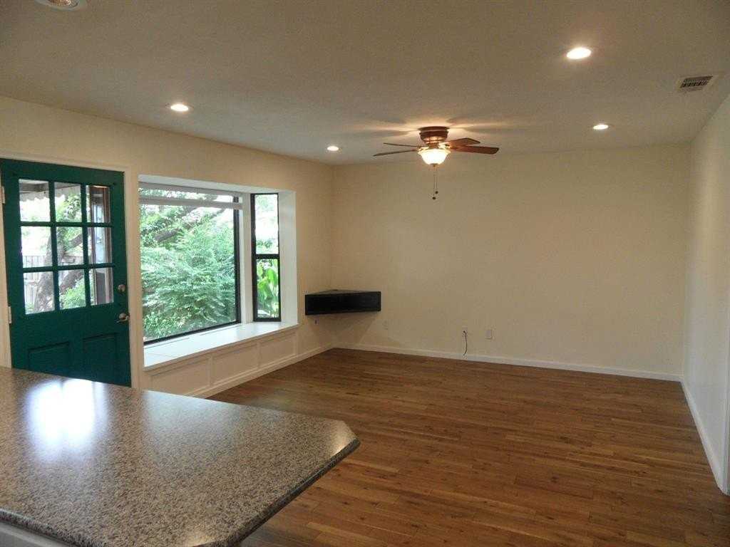 7035 Kingsbury Dr - Photo 6 of 12