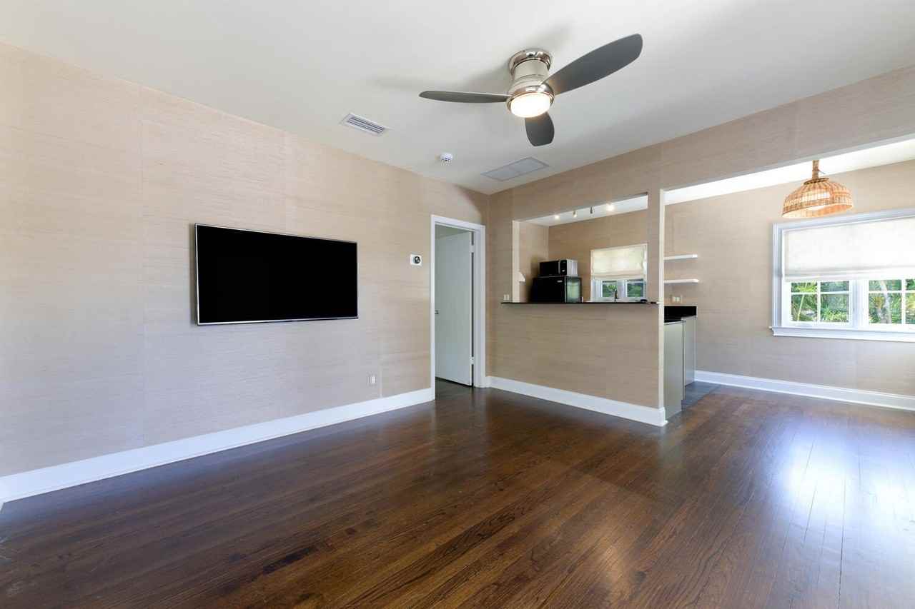 123 N Palmway - Photo 2 of 14