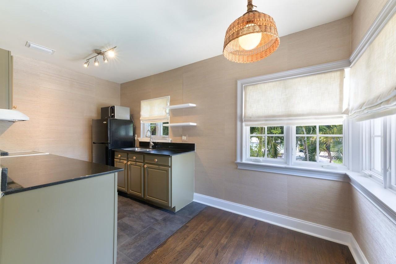 123 N Palmway - Photo 3 of 14