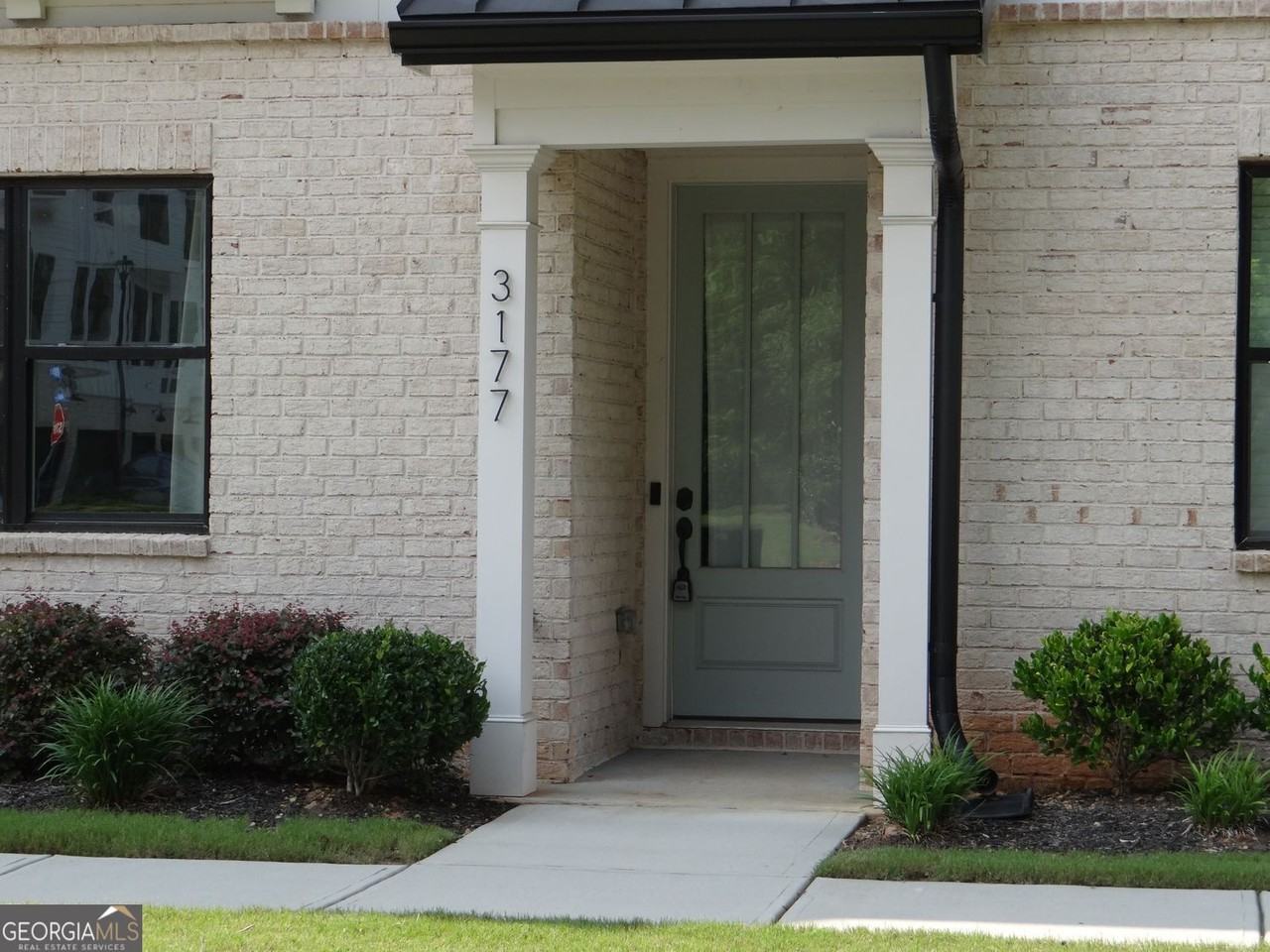 3177 Kincaid Dr - Photo 2 of 13