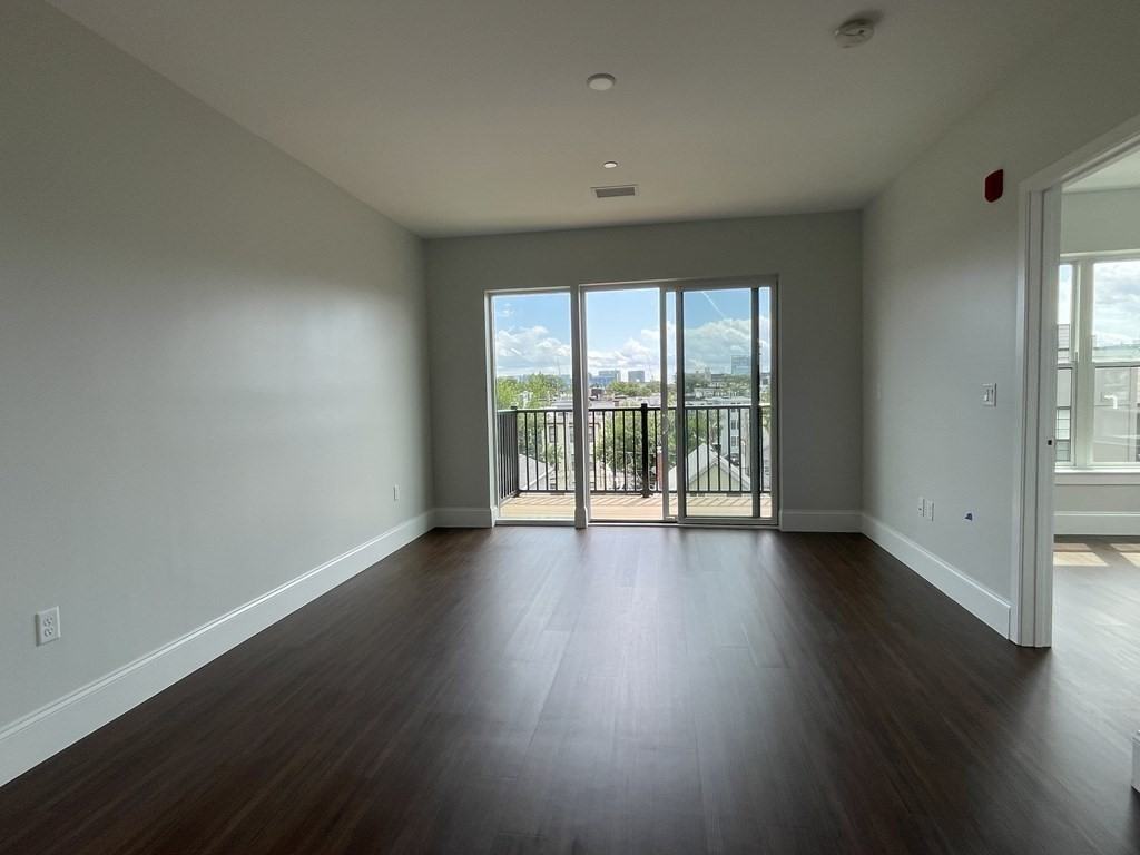 205 Maverick St #413 - Photo 3 of 9