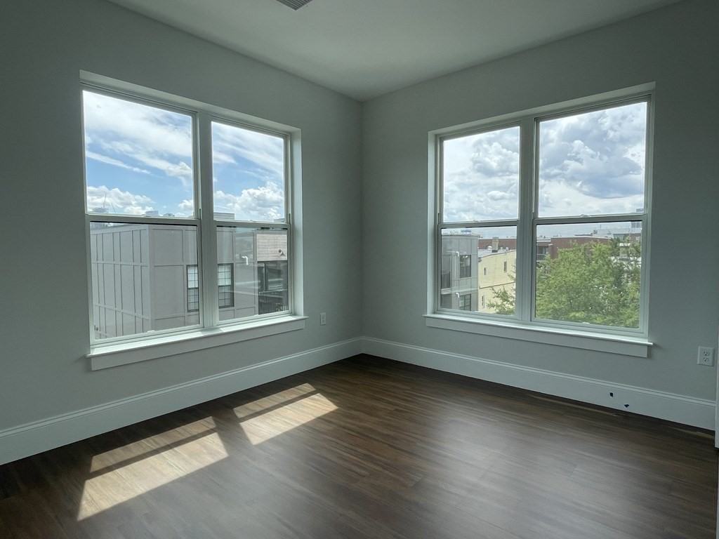 205 Maverick St #413 - Photo 5 of 9