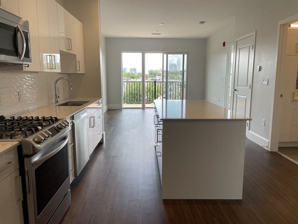 205 Maverick St #413 - Photo 7 of 9