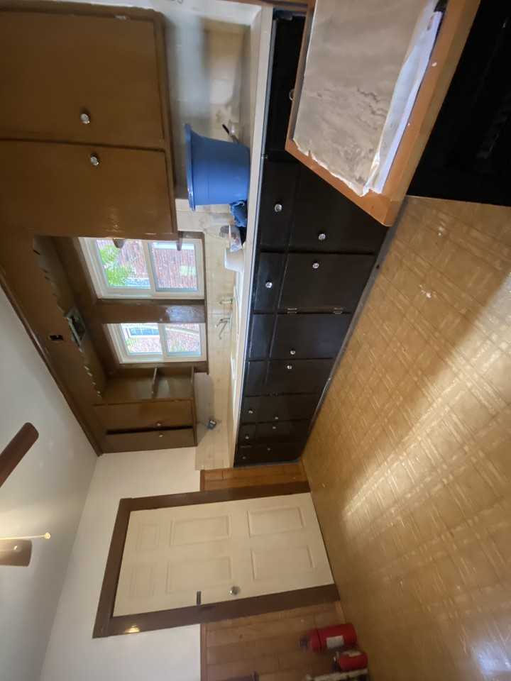 25 Embassy Rd - Photo 7 of 22