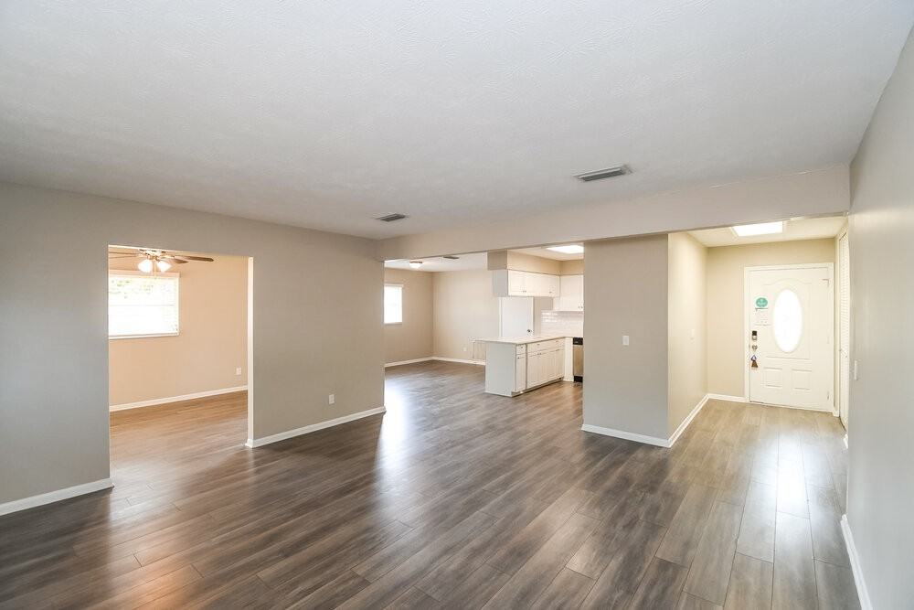 5942 Jaguar Dr W - Photo 3 of 16