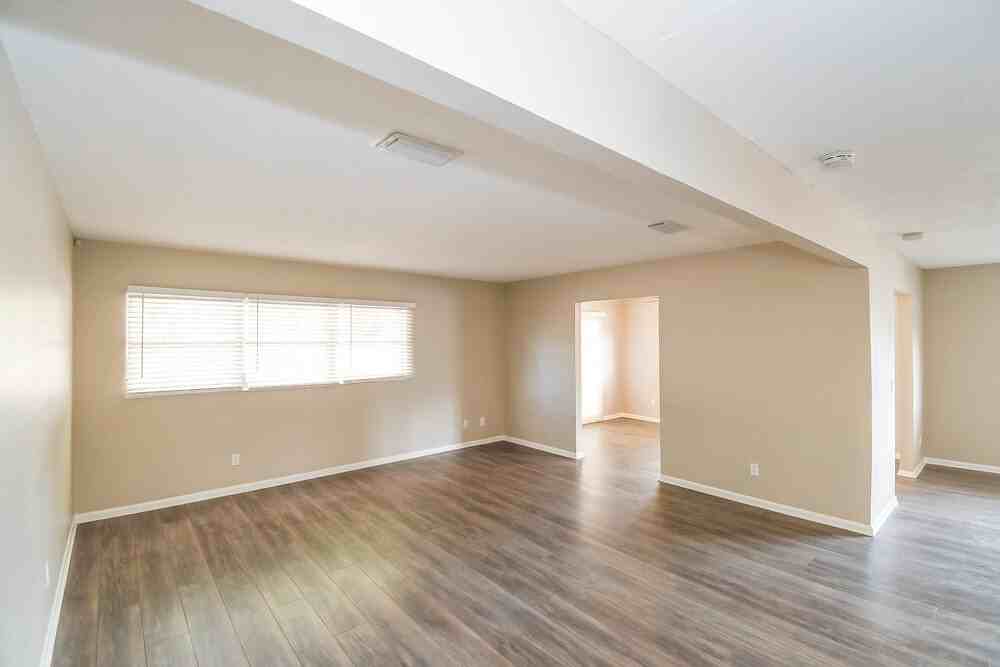 5942 Jaguar Dr W - Photo 4 of 16