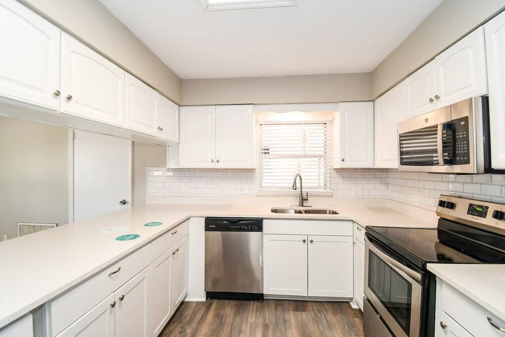 5942 Jaguar Dr W - Photo 5 of 16