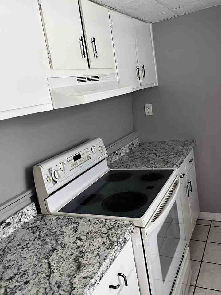 Great location and amazing prices - Photo 5 of 10