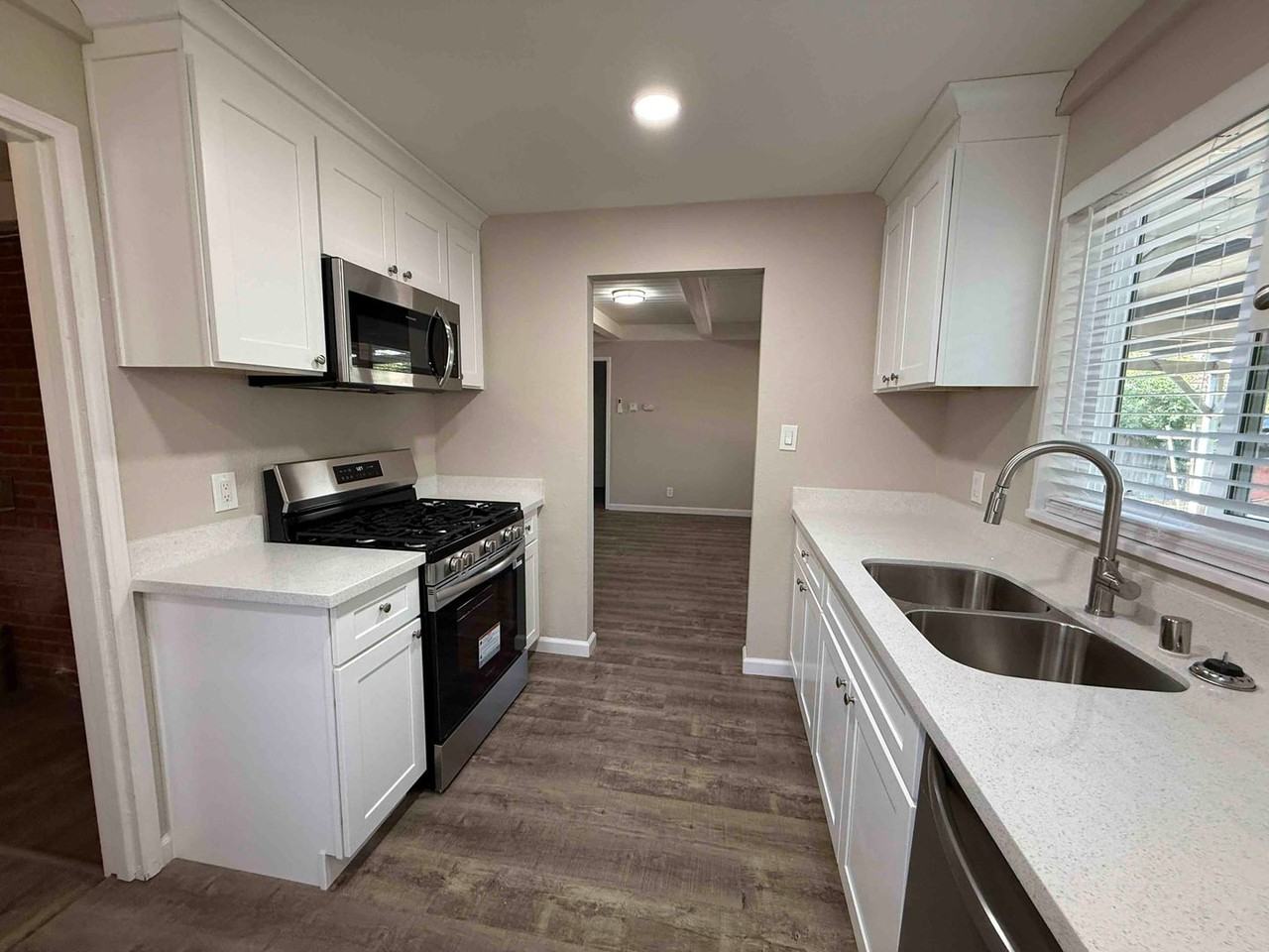 2312 Barcelona Way - Photo 3 of 25