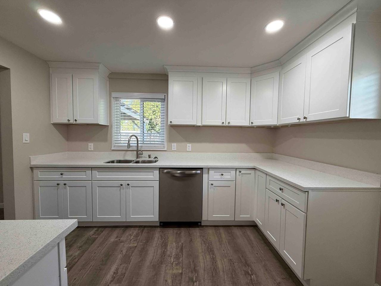 2312 Barcelona Way - Photo 4 of 25