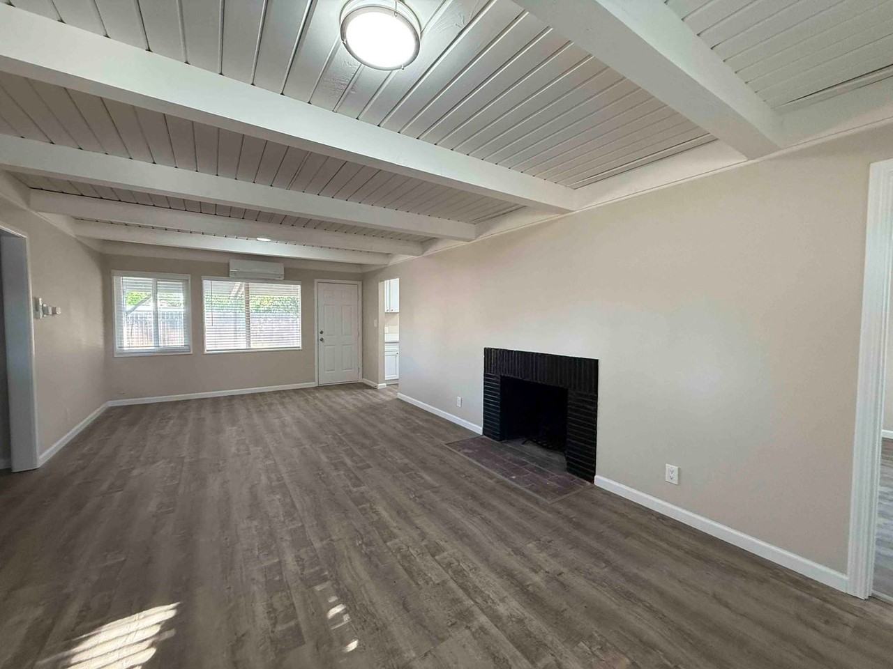 2312 Barcelona Way - Photo 5 of 25