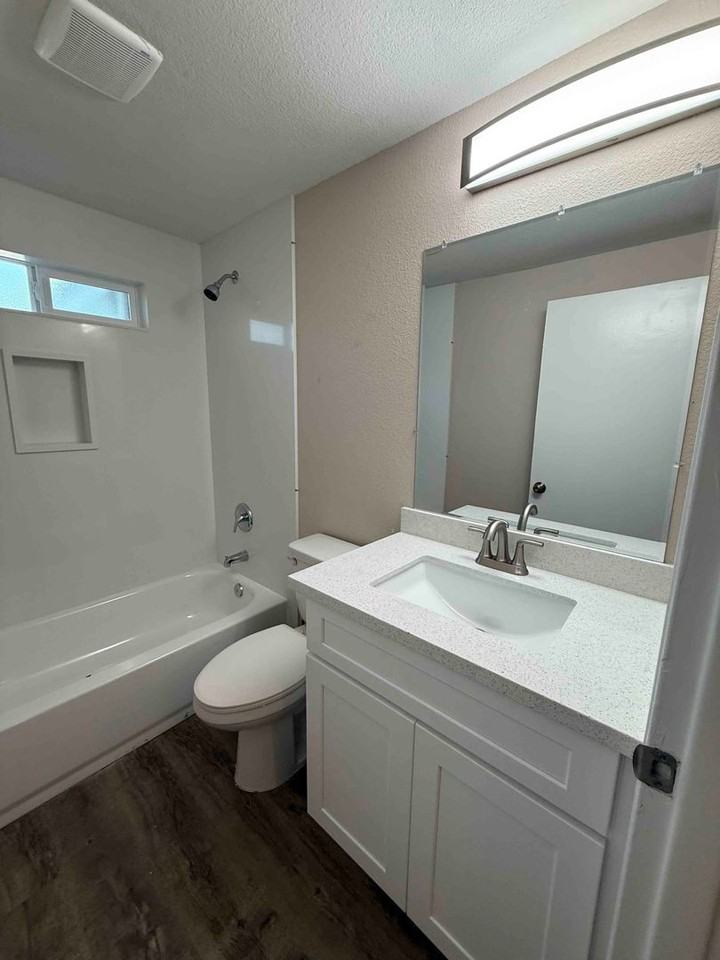 2312 Barcelona Way - Photo 7 of 25